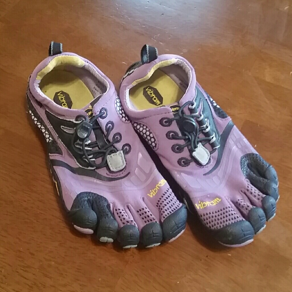 Vibram Fivefinger shoes Girls size 6.5